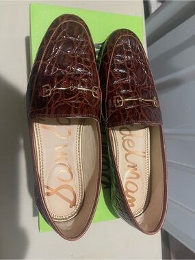 Sam Edelman Brown Croc-Embossed Loafers with Gold Bit Accent size 8